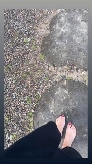 Angela Kinsey feet photo thumbnail