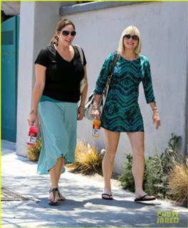 Anna Faris feet photo thumbnail