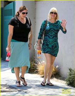 Anna Faris feet photo thumbnail