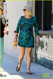 Anna Faris feet photo thumbnail