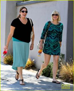 Anna Faris feet photo thumbnail