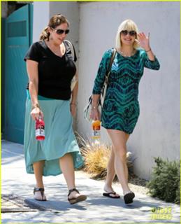 Anna Faris feet photo thumbnail