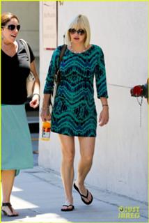 Anna Faris feet photo thumbnail