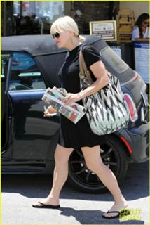 Anna Faris feet photo thumbnail