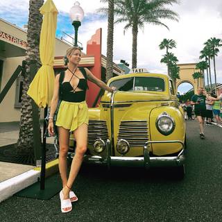 Nicole Neumann feet photo thumbnail