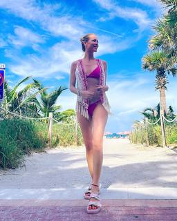 Nicole Neumann feet photo thumbnail