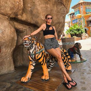 Nicole Neumann feet photo thumbnail