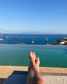 Demi Moore feet photo thumbnail