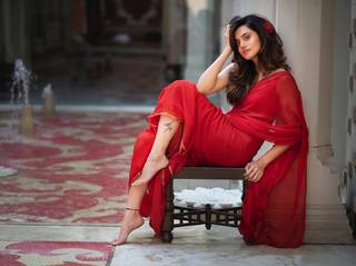 Taapsee Pannu feet photo thumbnail