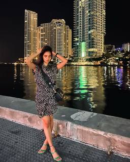 Anushka Sen feet photo thumbnail