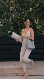 Jamie Chung feet photo thumbnail