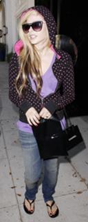 Avril Lavigne feet photo thumbnail
