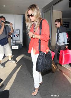 Ashley Tisdale feet photo thumbnail
