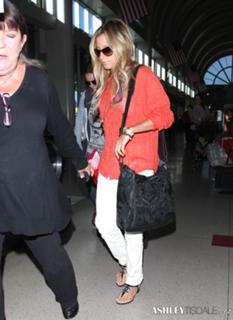 Ashley Tisdale feet photo thumbnail