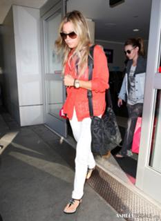 Ashley Tisdale feet photo thumbnail