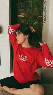 Hayley Orrantia feet photo 2