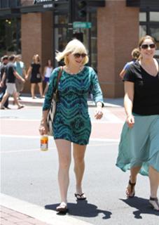 Anna Faris feet photo thumbnail