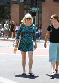 Anna Faris feet photo thumbnail
