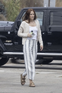 Riley Keough feet photo thumbnail