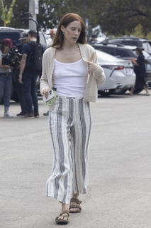 Riley Keough feet photo thumbnail