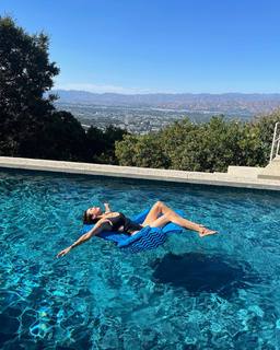 Nina Dobrev feet photo thumbnail