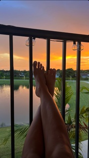 Karolina Kowalkiewicz feet photo thumbnail