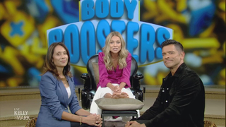 Kelly Ripa feet photo thumbnail