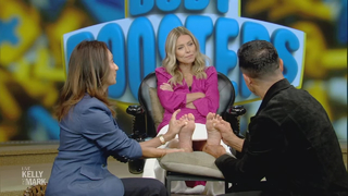 Kelly Ripa feet photo thumbnail