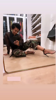 Tia Mowry feet photo thumbnail