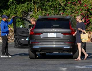 Kirsten Dunst feet photo thumbnail