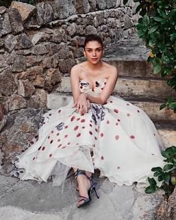 Aditi Rao Hydari feet photo thumbnail