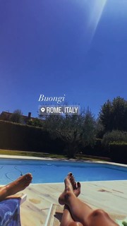 Ludovica Pagani feet photo thumbnail