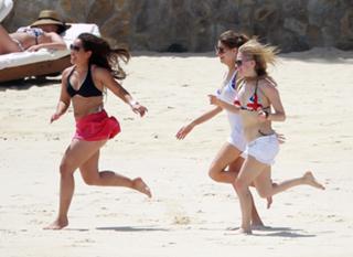 Avril Lavigne feet photo thumbnail