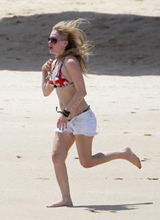 Avril Lavigne feet photo thumbnail