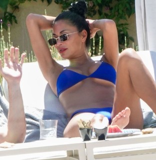 Nicole Scherzinger feet photo thumbnail