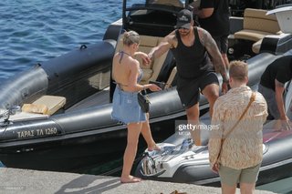 Helen Flanagan feet photo thumbnail