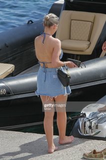 Helen Flanagan feet photo thumbnail