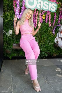 Helen Flanagan feet photo thumbnail