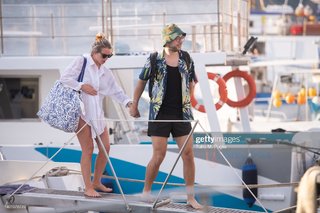 Helen Flanagan feet photo thumbnail
