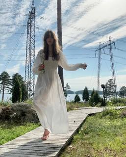 Lily Collins feet photo thumbnail