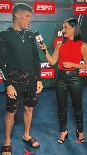 Megan Olivi feet photo thumbnail