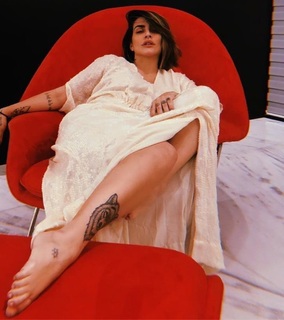 Cleo feet photo thumbnail