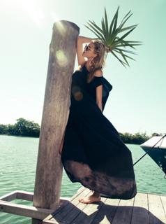 Martha Hunt feet photo thumbnail