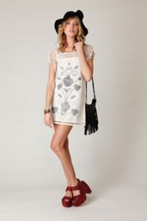 Martha Hunt feet photo thumbnail