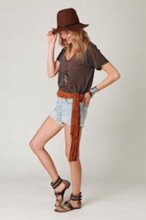 Martha Hunt feet photo thumbnail