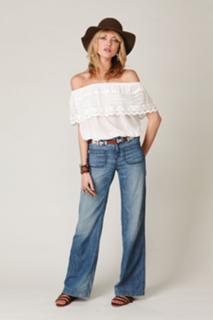 Martha Hunt feet photo thumbnail