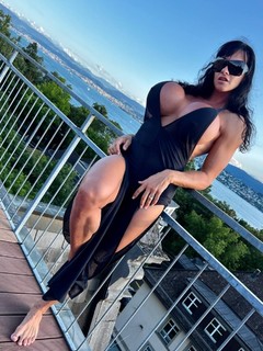 Cindy Landolt feet photo thumbnail