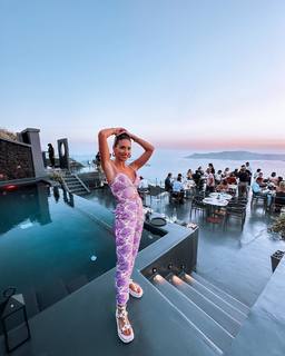 Athina Oikonomakou feet photo thumbnail