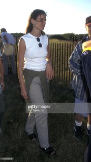Linda Fiorentino feet photo 2