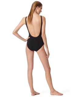 Martha Hunt feet photo thumbnail